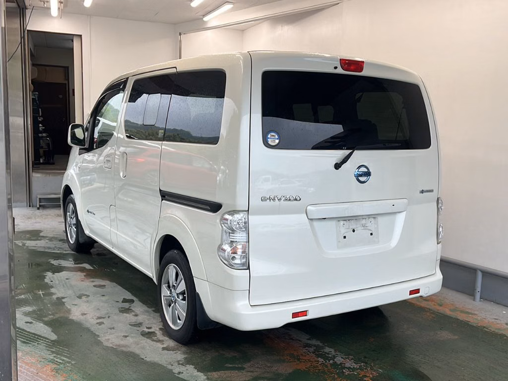 NISSAN E-NV200