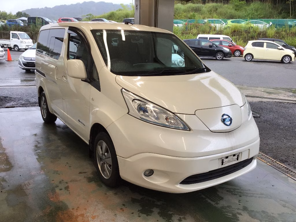 NISSAN E-NV200