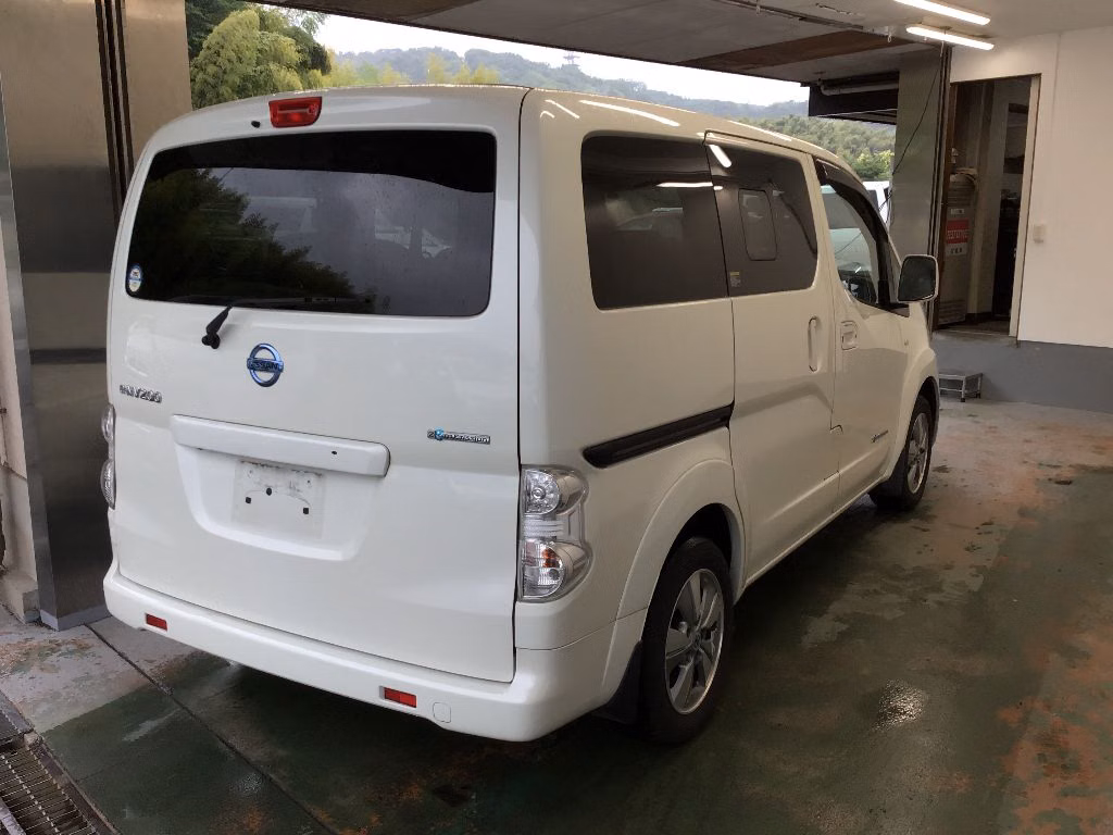 NISSAN E-NV200