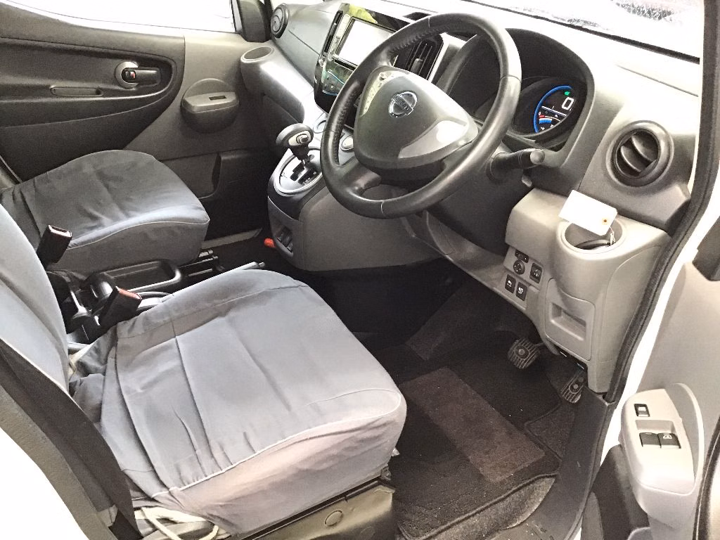 NISSAN E-NV200