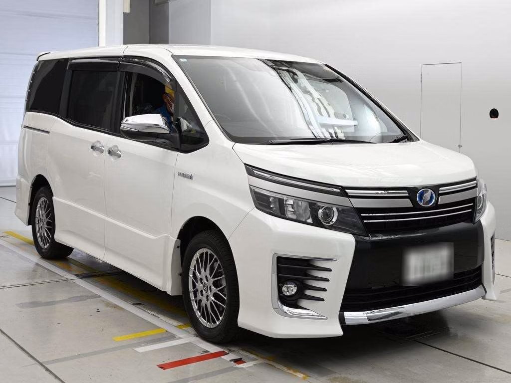TOYOTA VOXY