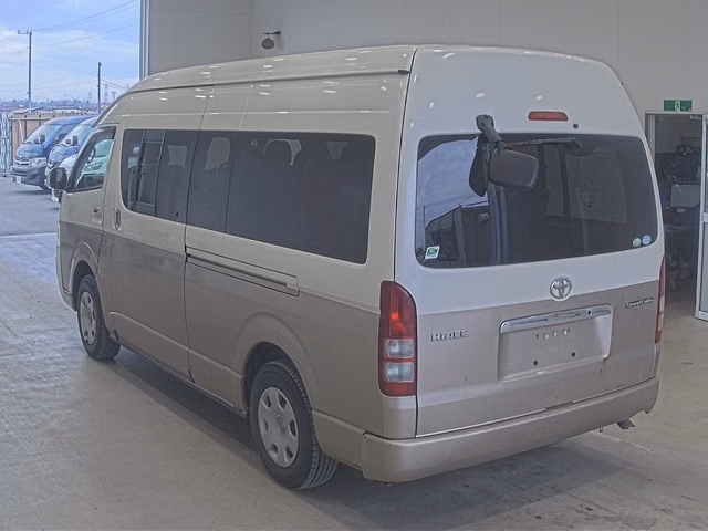 TOYOTA HIACE