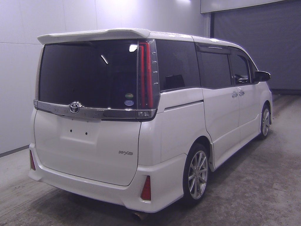 TOYOTA NOAH