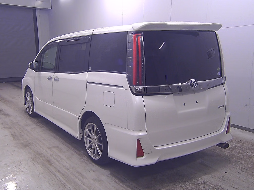 TOYOTA NOAH
