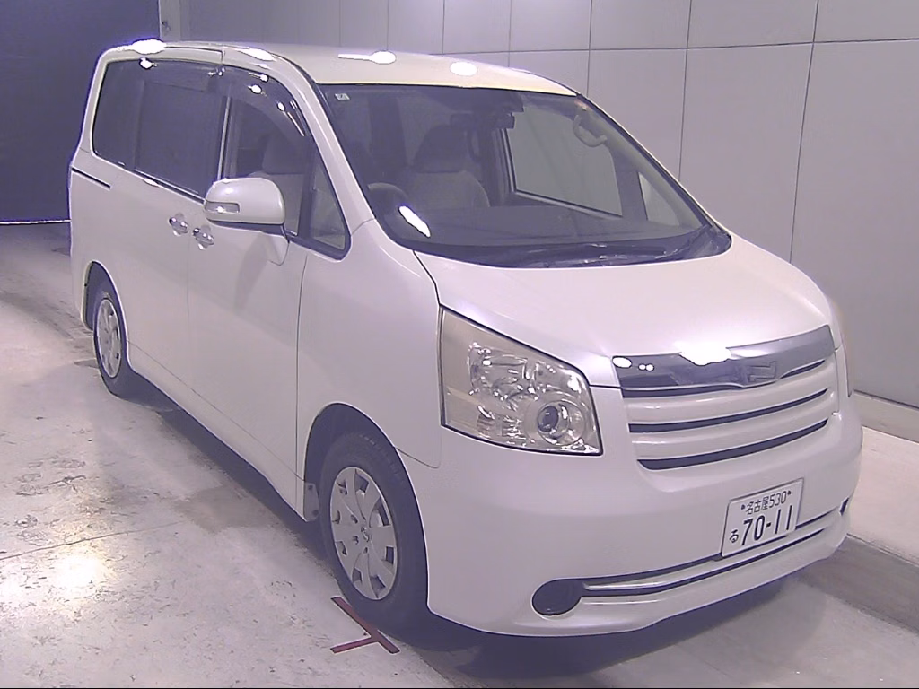 TOYOTA NOAH