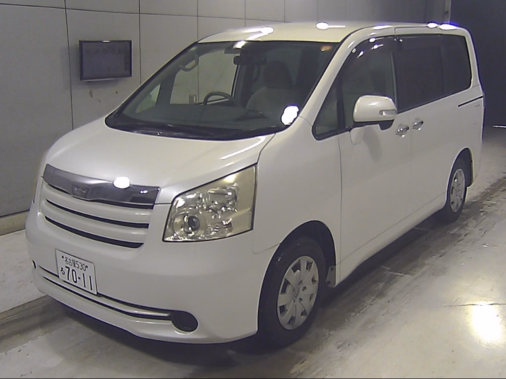 TOYOTA NOAH