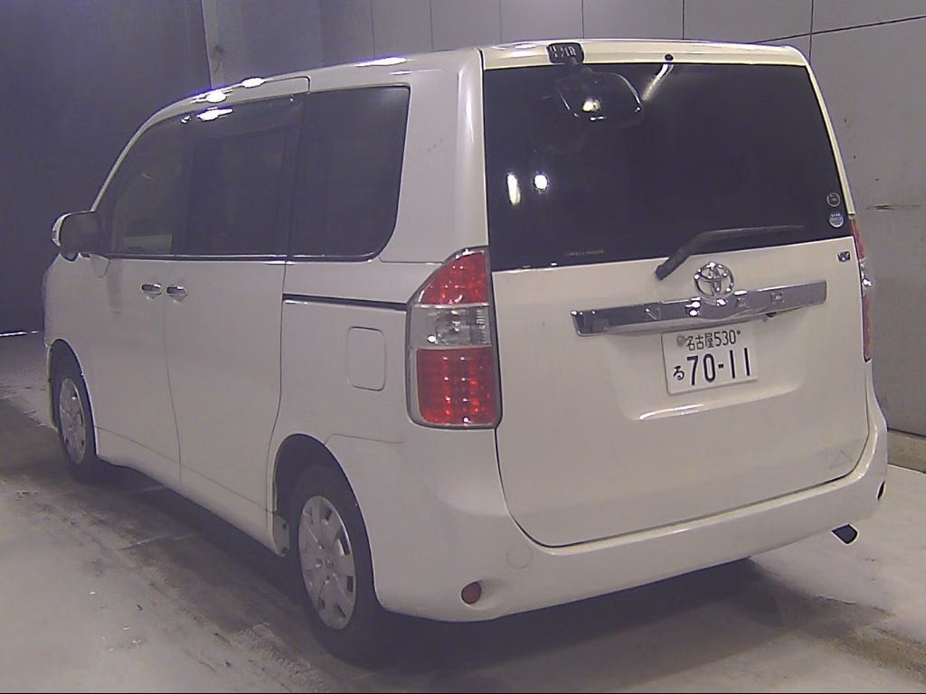 TOYOTA NOAH