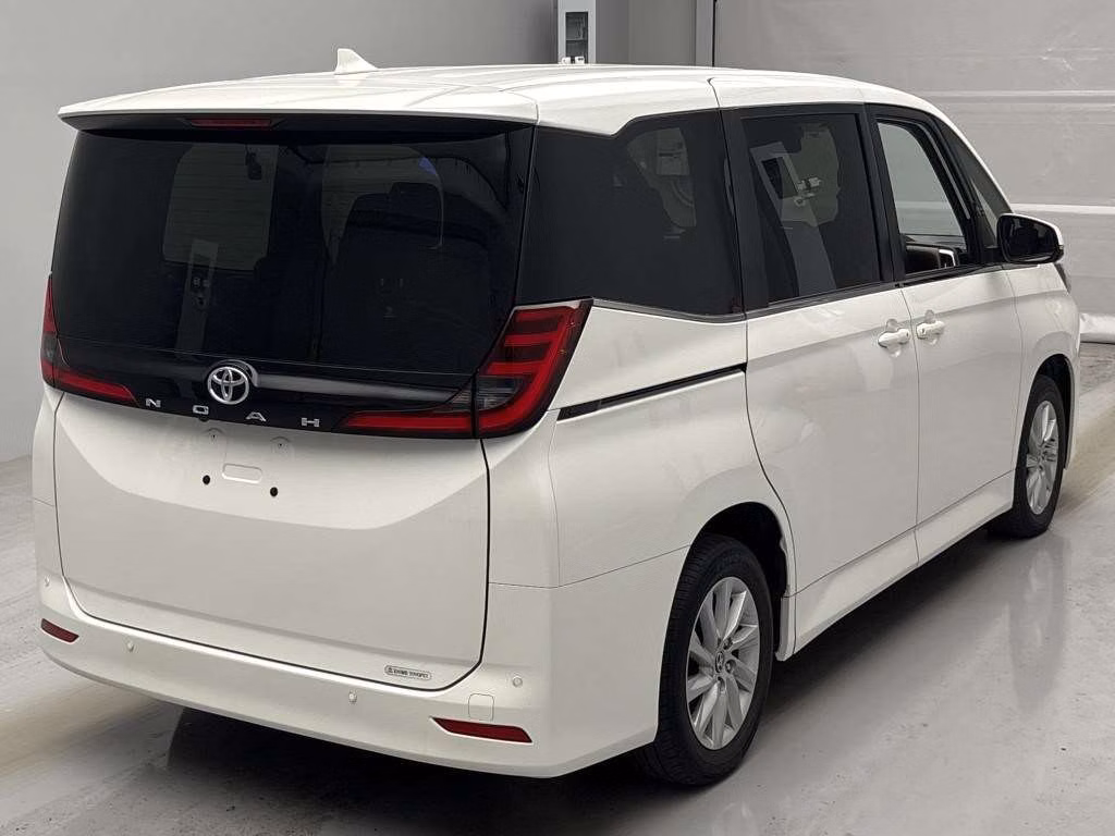 TOYOTA NOAH