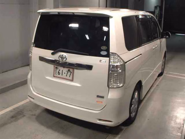 TOYOTA NOAH