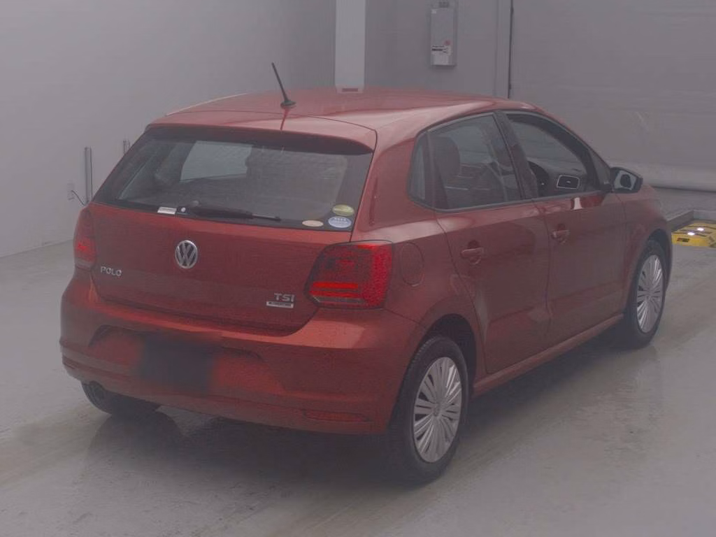 VOLKSWAGEN POLO