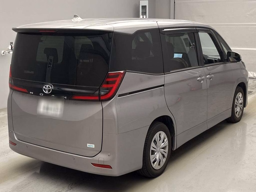 TOYOTA NOAH
