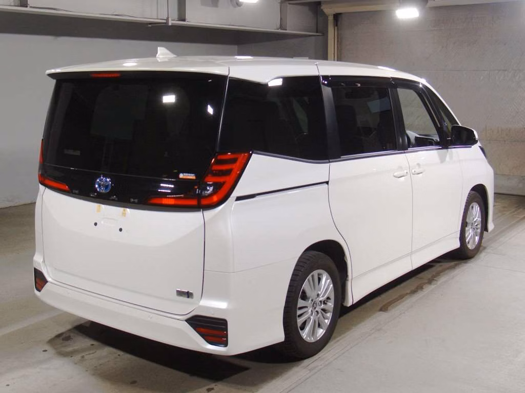 TOYOTA NOAH