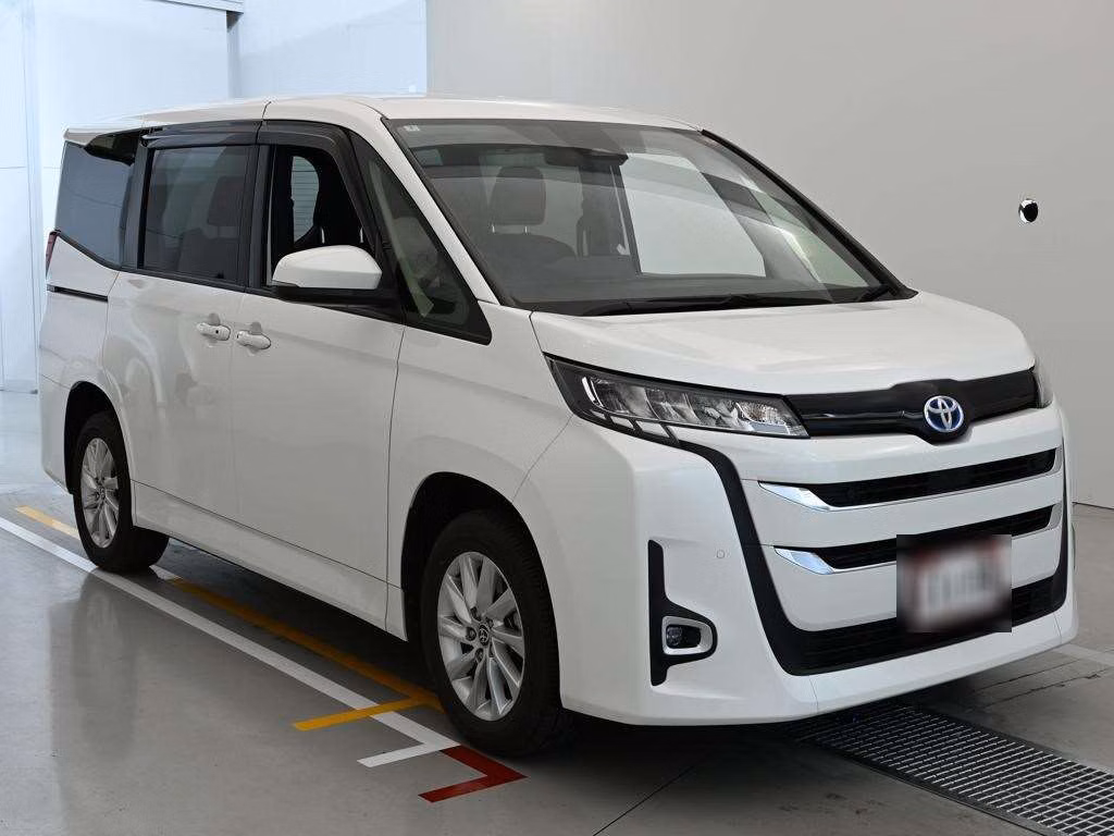 TOYOTA NOAH