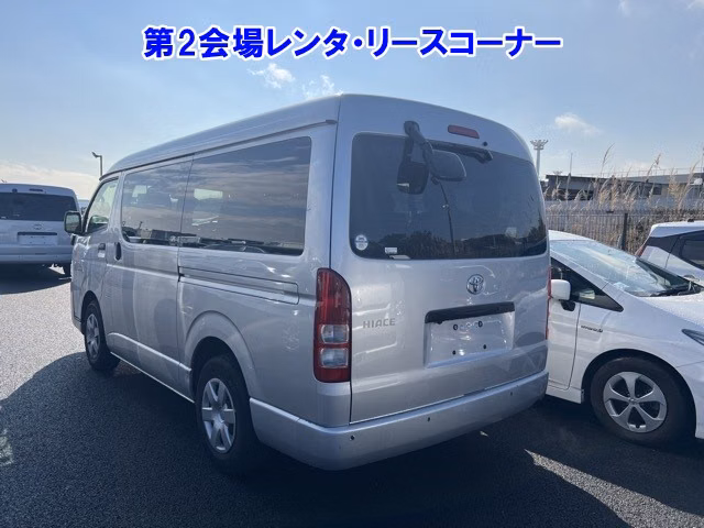 TOYOTA HIACE