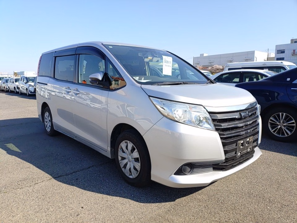 TOYOTA NOAH
