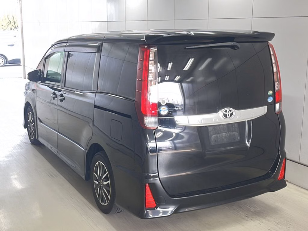 TOYOTA NOAH