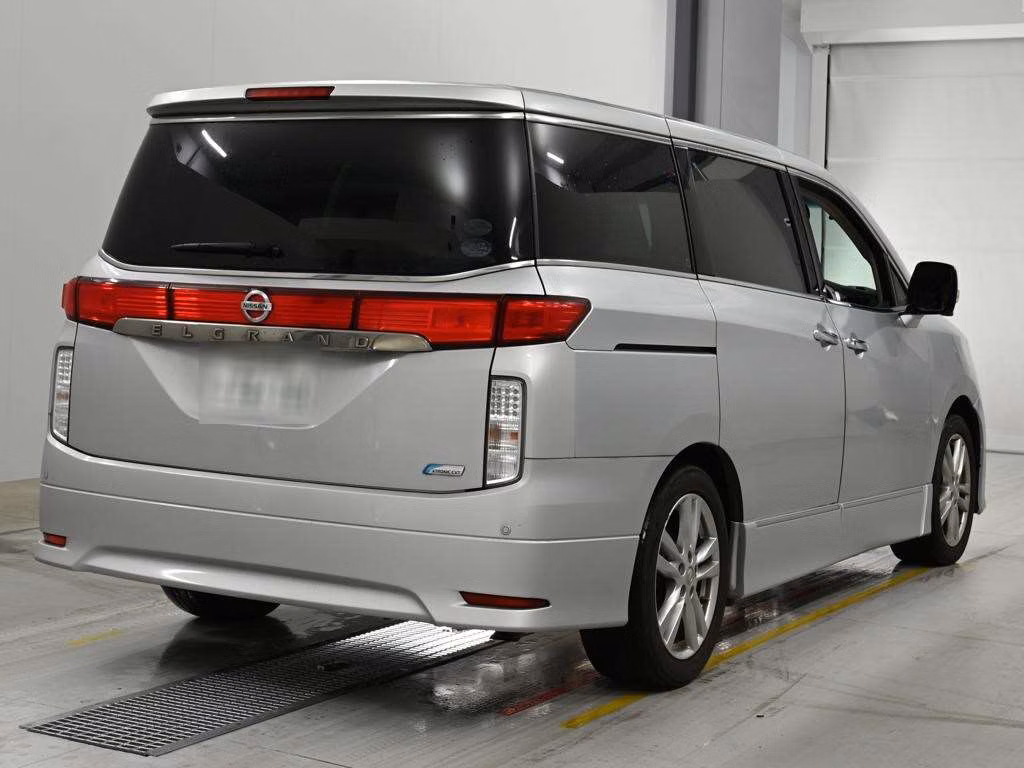 NISSAN ELGRAND