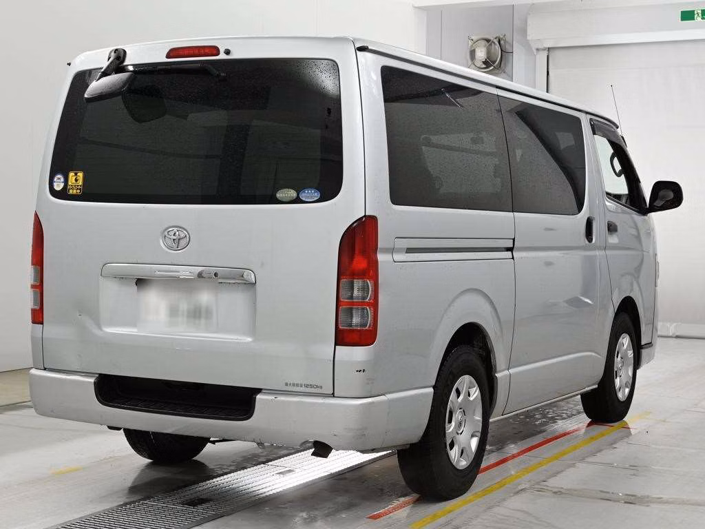TOYOTA REGIUS ACE
