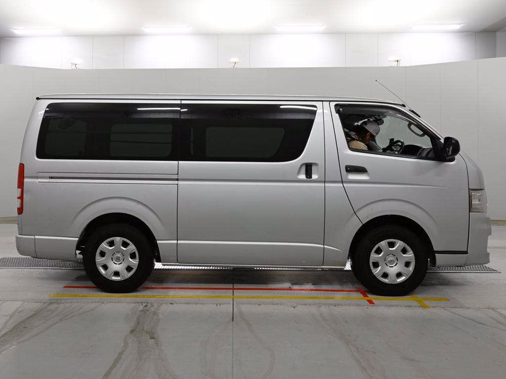 TOYOTA REGIUS ACE