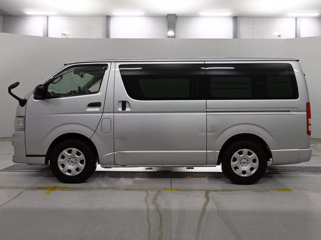 TOYOTA REGIUS ACE