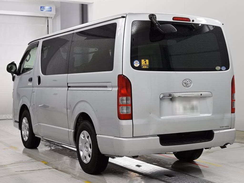 TOYOTA REGIUS ACE