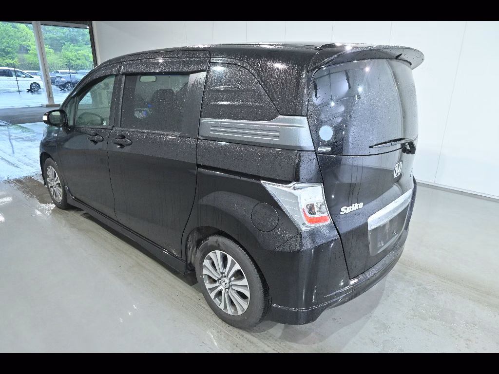 HONDA FREED SPIKE