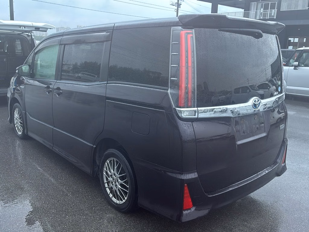 TOYOTA NOAH