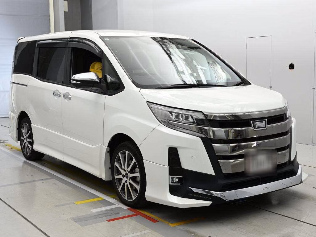 TOYOTA NOAH