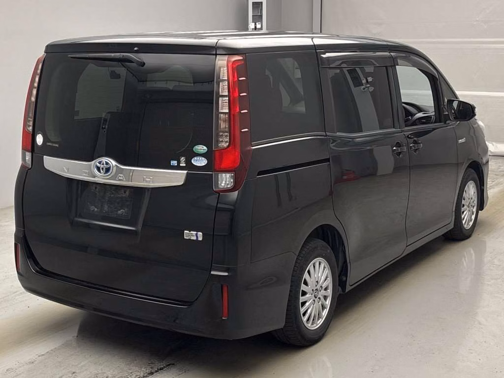 TOYOTA NOAH
