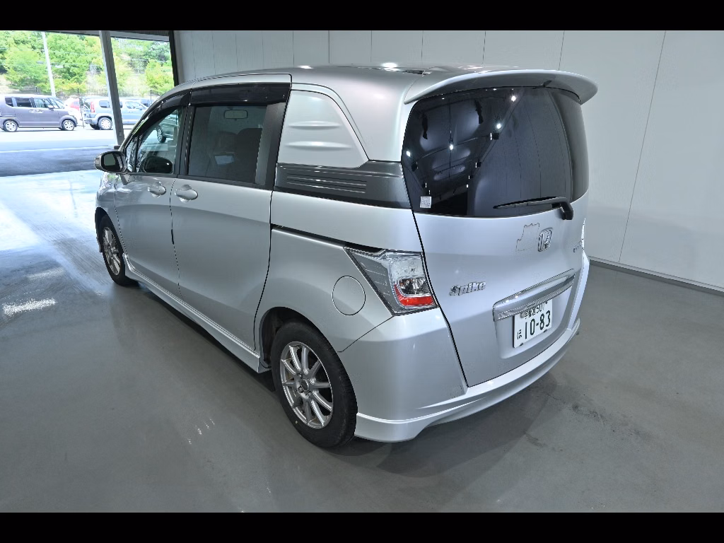 HONDA FREED SPIKE