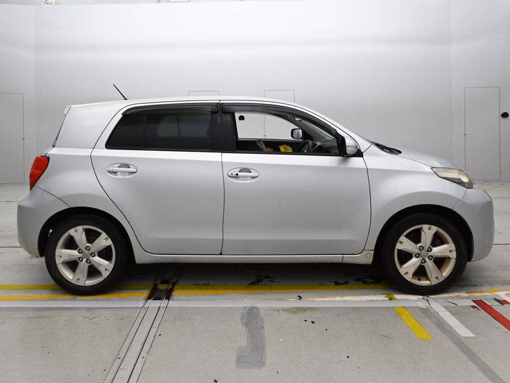 TOYOTA IST