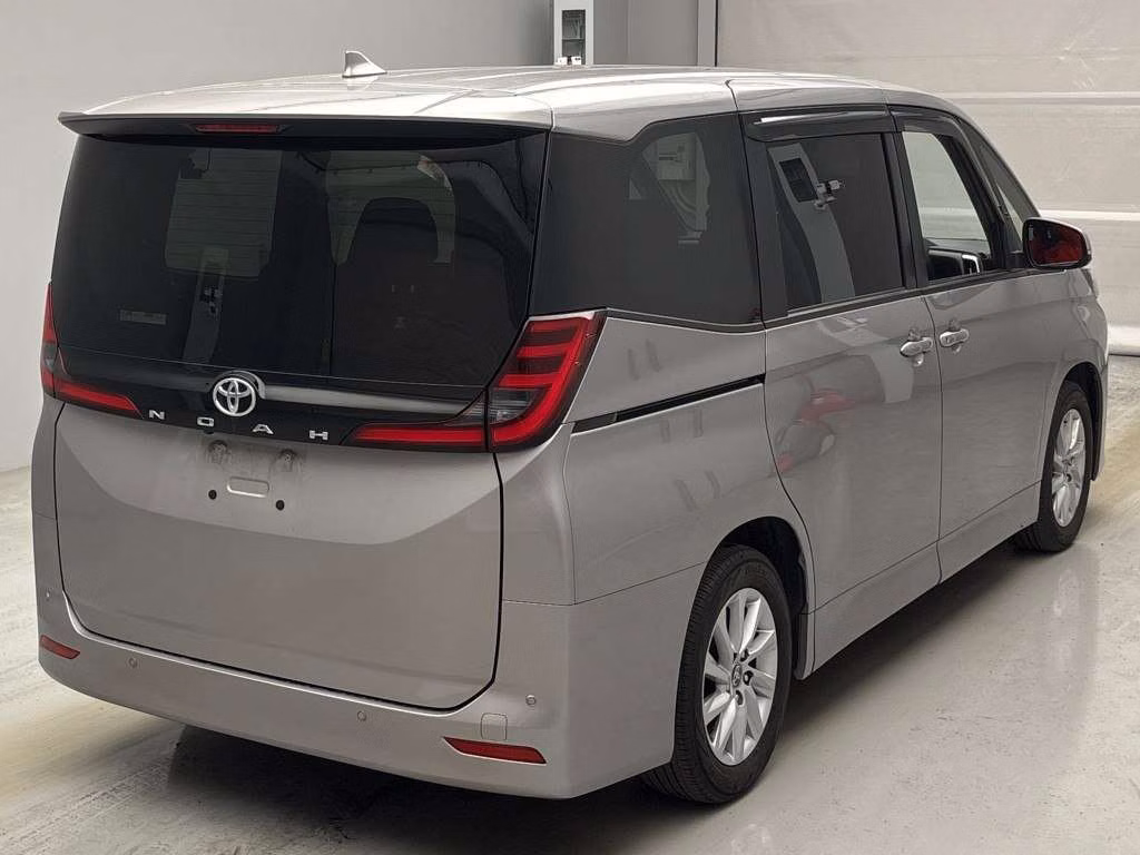 TOYOTA NOAH