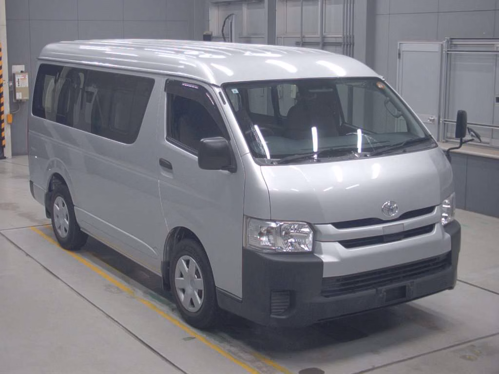 TOYOTA HIACE