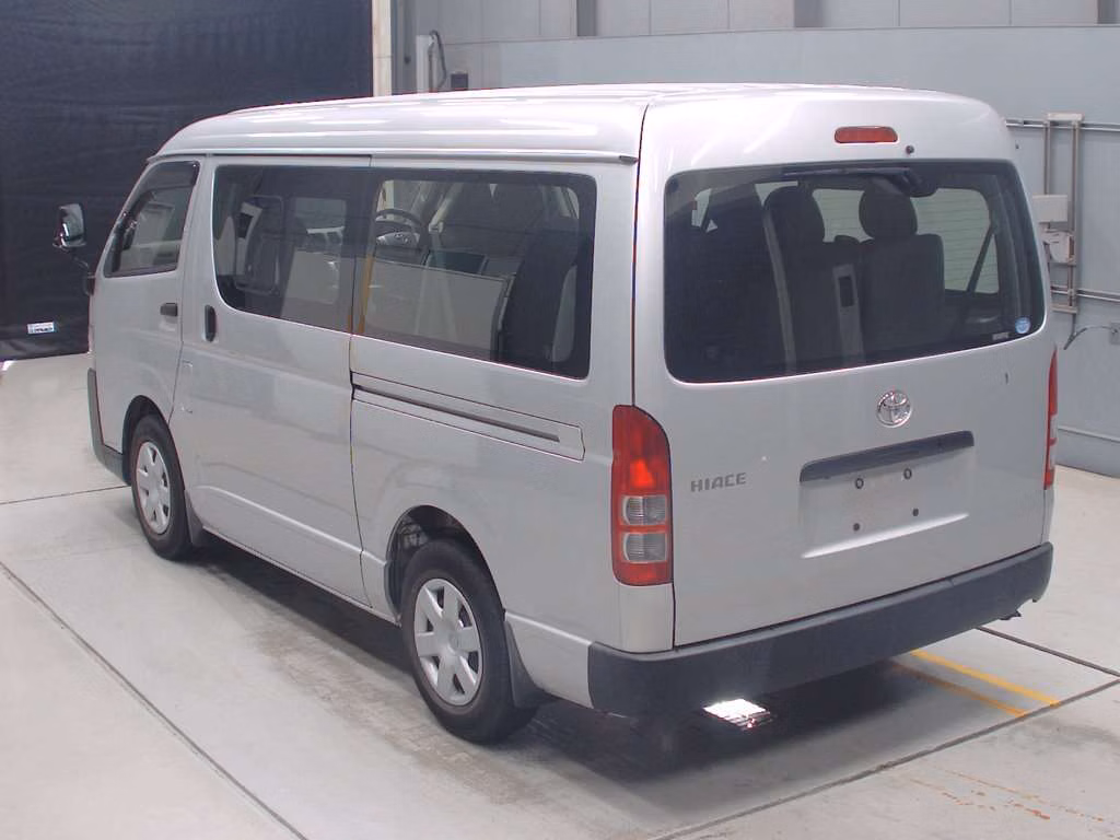 TOYOTA HIACE