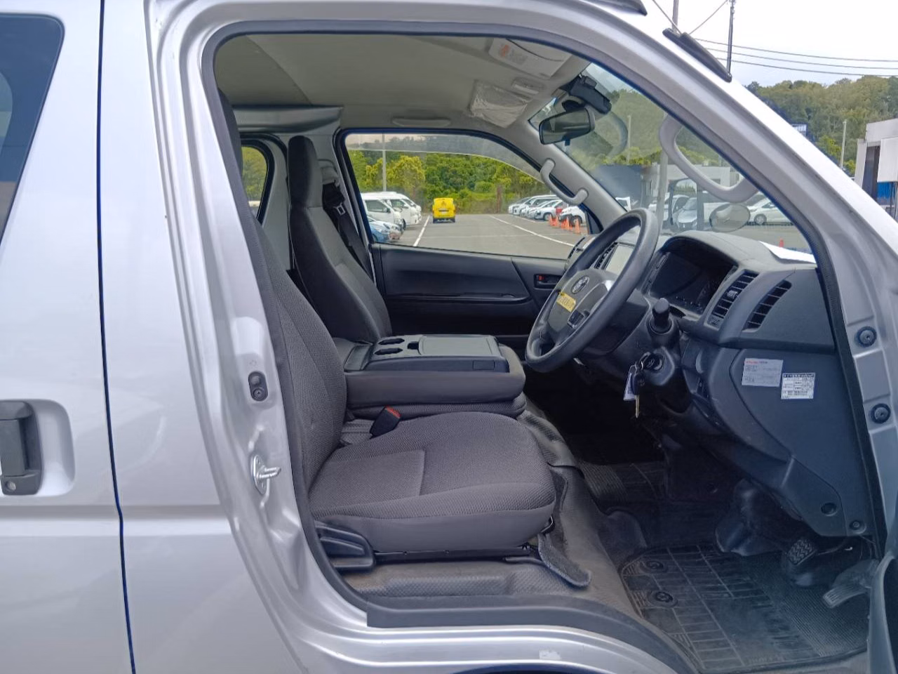 TOYOTA REGIUS ACE
