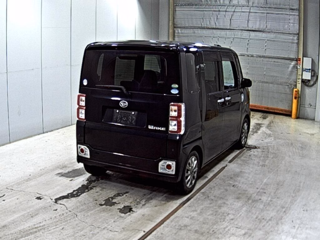DAIHATSU WAKE