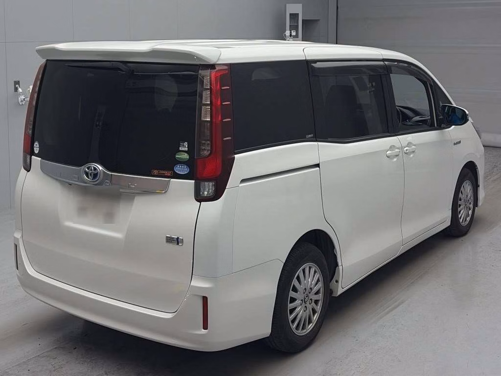 TOYOTA NOAH