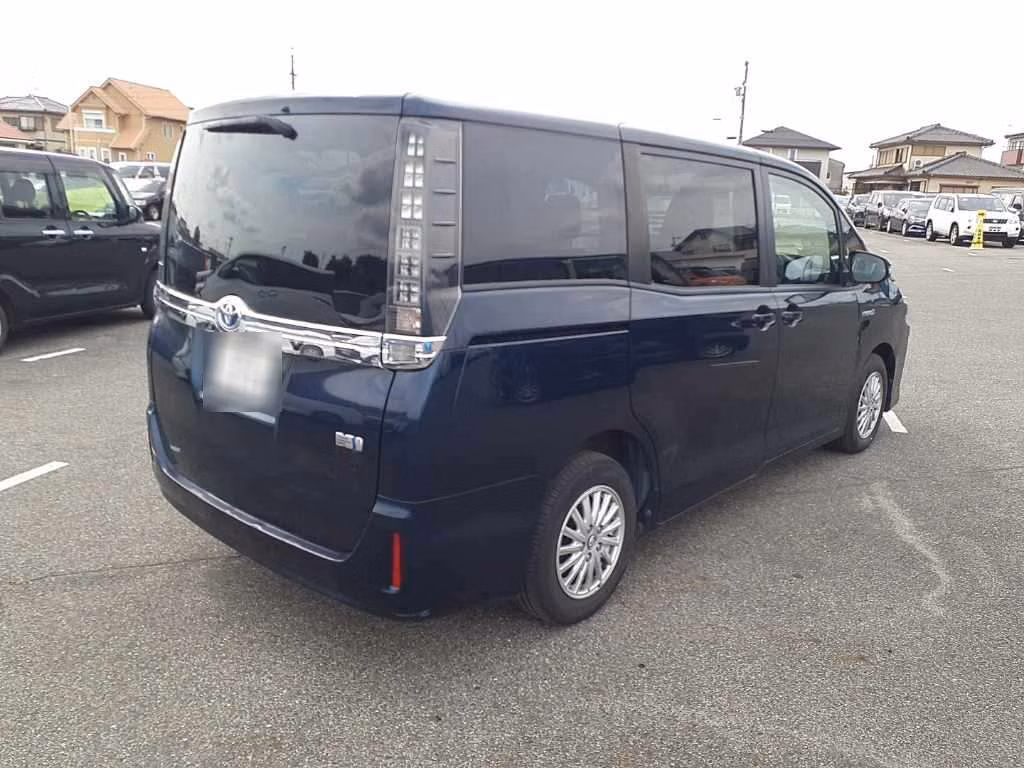 TOYOTA VOXY