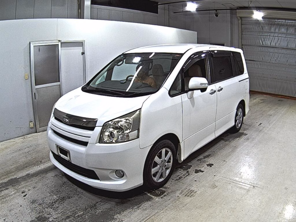 TOYOTA NOAH