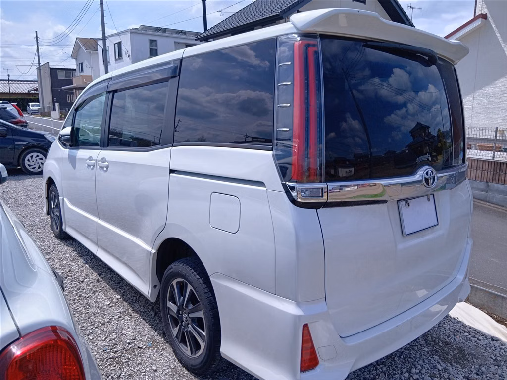 TOYOTA NOAH