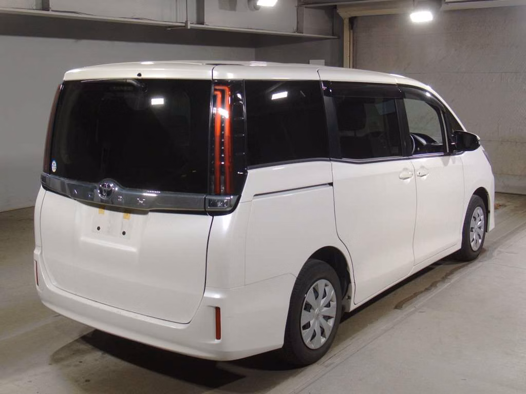 TOYOTA NOAH