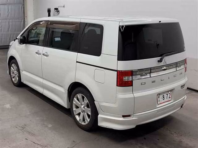 MITSUBISHI DELICA D:5