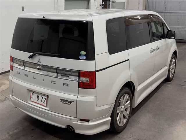 MITSUBISHI DELICA D:5
