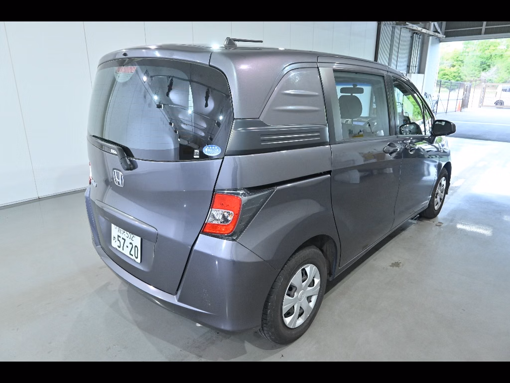 HONDA FREED SPIKE