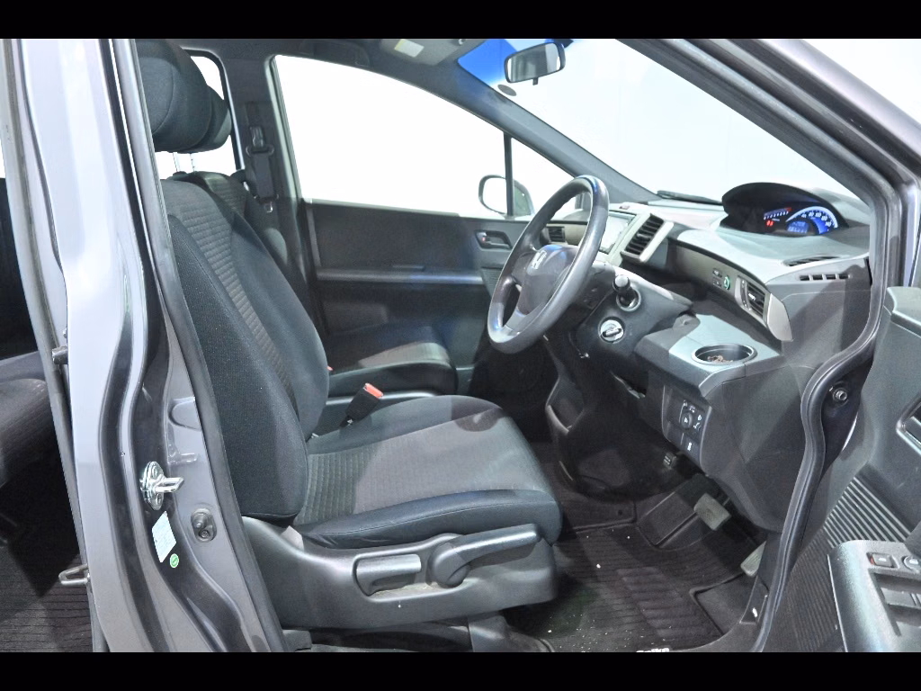 HONDA FREED SPIKE