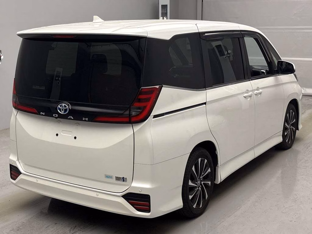 TOYOTA NOAH