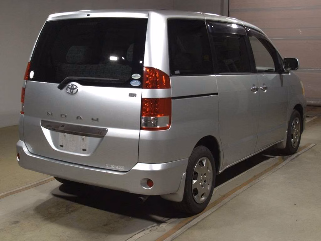 TOYOTA NOAH