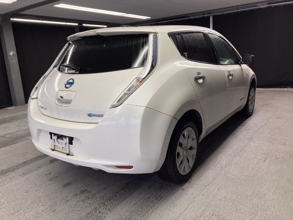 NISSAN LEAF