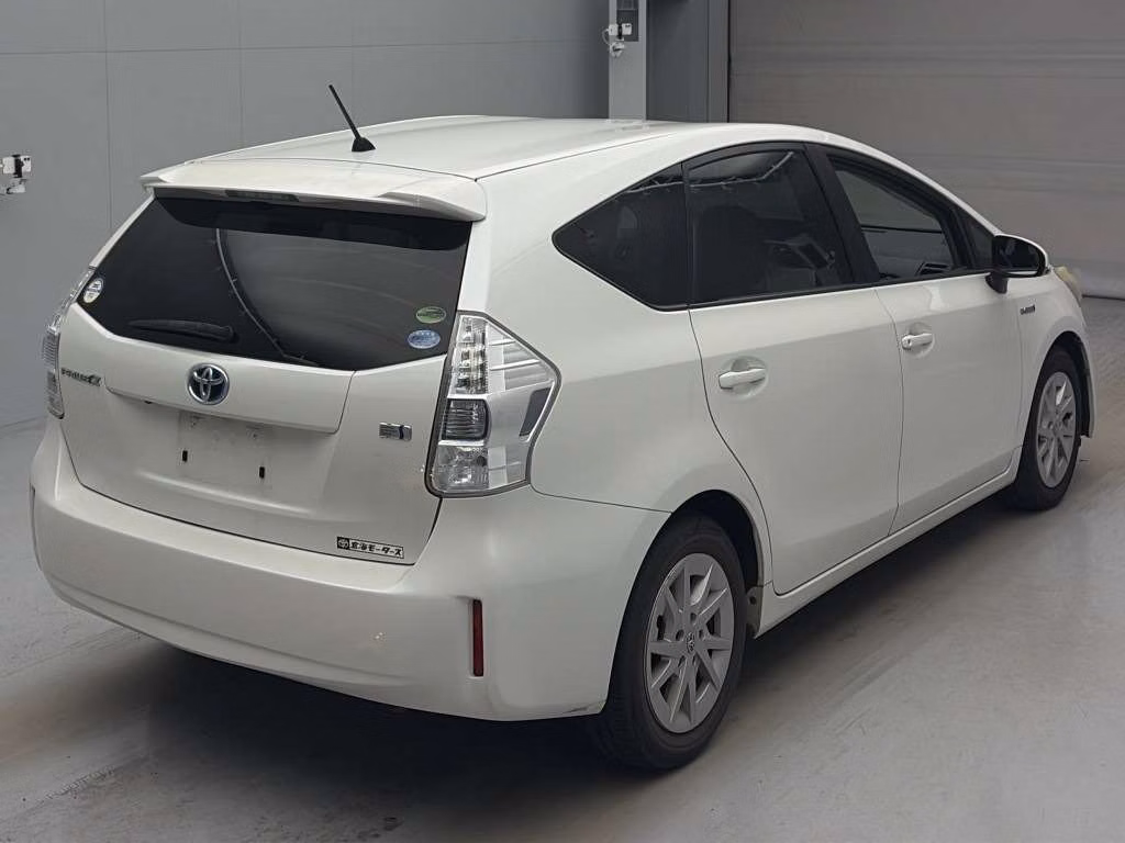 TOYOTA PRIUS ALPHA