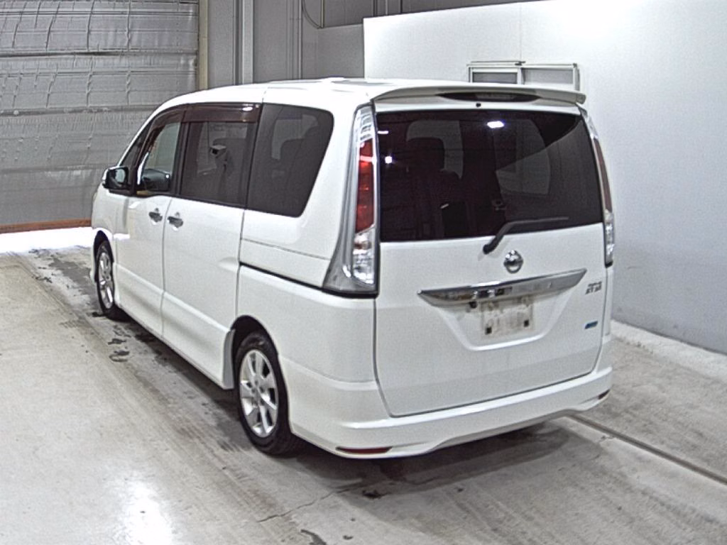 NISSAN SERENA